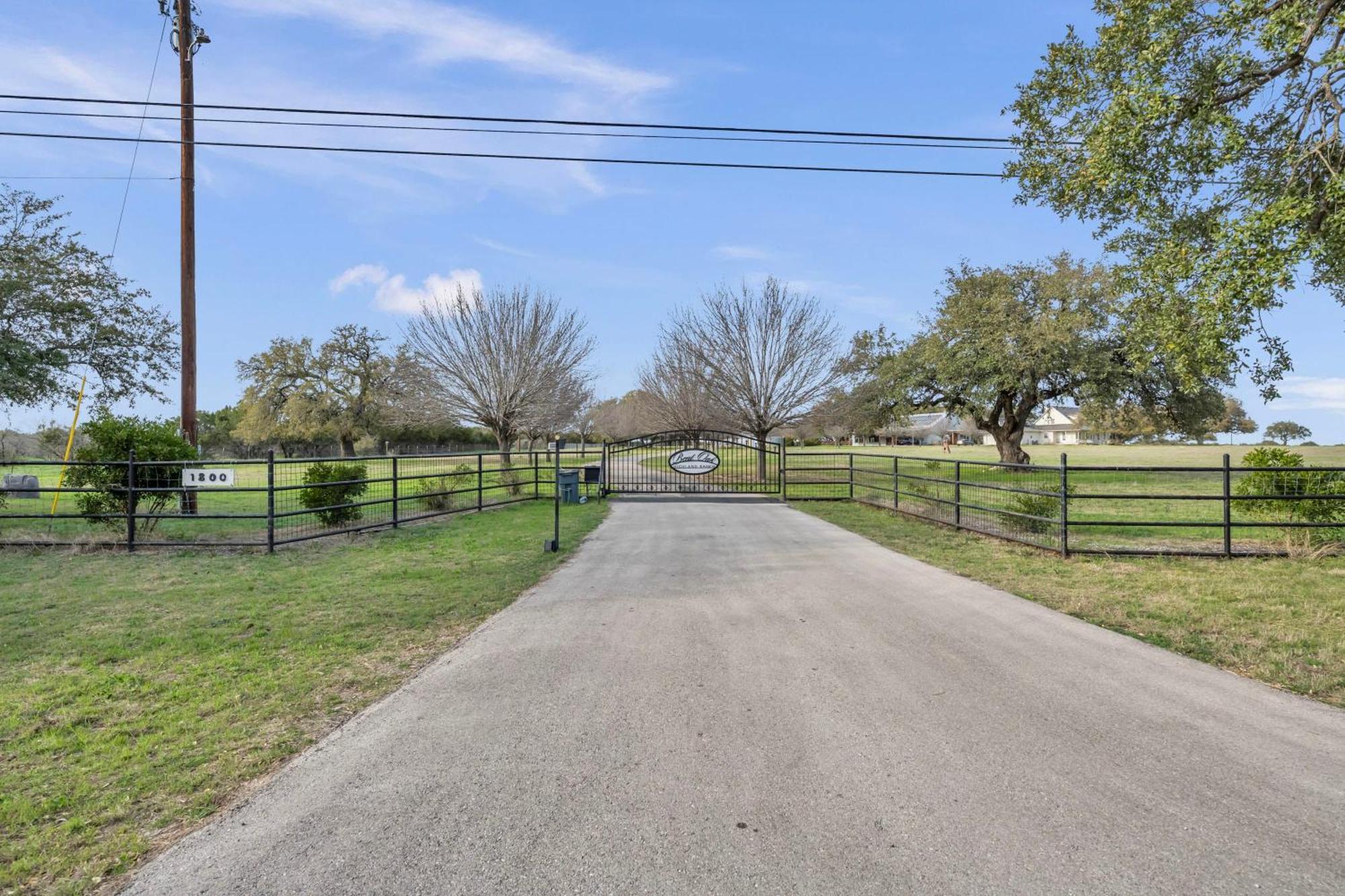 Bent Oak Highland Ranch And Concierge Services Villa Burnet Exterior photo